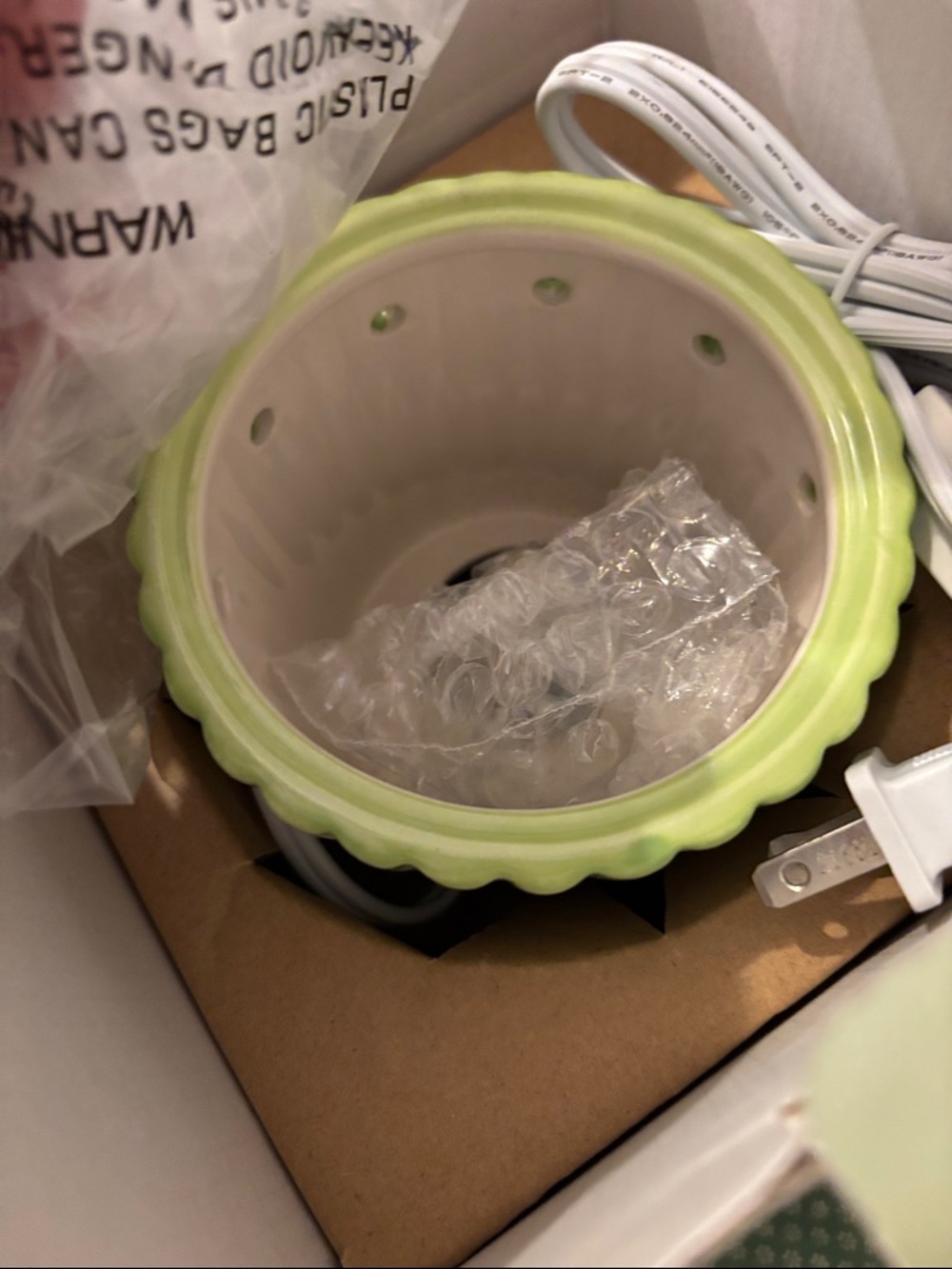 Scentsy Cupcake Mid-Size Warmer Box in Cream and Purple - Picture 4 of 4